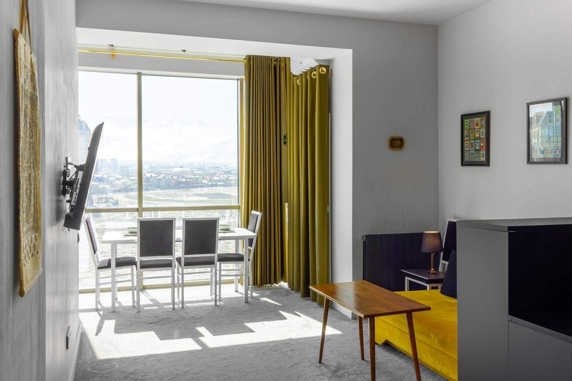 9Th And 6Th Floor Stylish Apartments With Mountainvista Bishkek Exterior foto